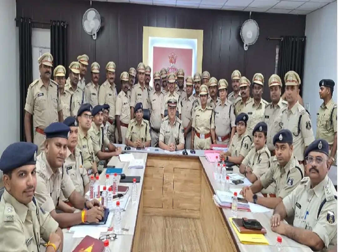 बिलासपुर IG-SP ने ली पुलिस अधिकारी की मीटिंग; रोज शाम को थाना से बाहर निकले और गुंडे-बदमाशों की बनाएं सूची,,,